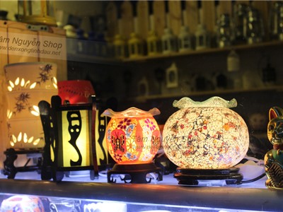 Tạo không khí thơm mát cho phòng khách với đèn xông hương tinh dầu